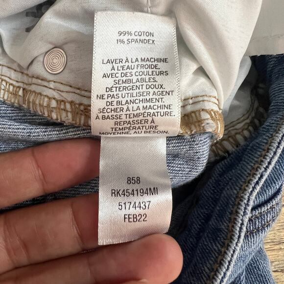 Abound High Rise Distressed Mom Jeans Button Fly Light Wash Women’s Size 29 - Picture 7 of 8